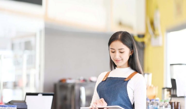 Jobstreet offers free job posting credits and smart features for hirers who seek better talents this holiday season